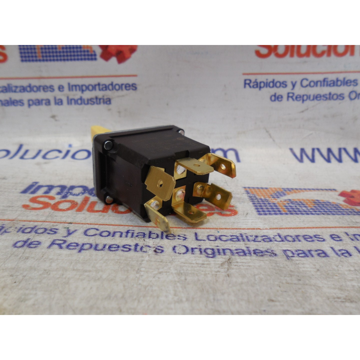 SWITCH TOGGLE