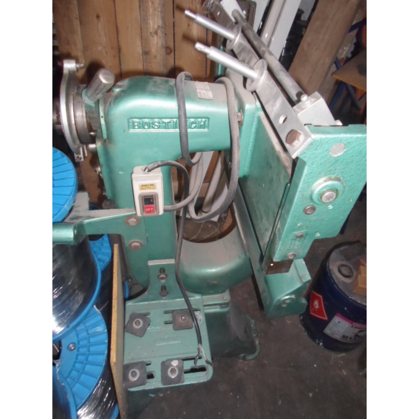 MAQUINA COSEDORA - GRAPADORA INDUST. BOSTITCH 17