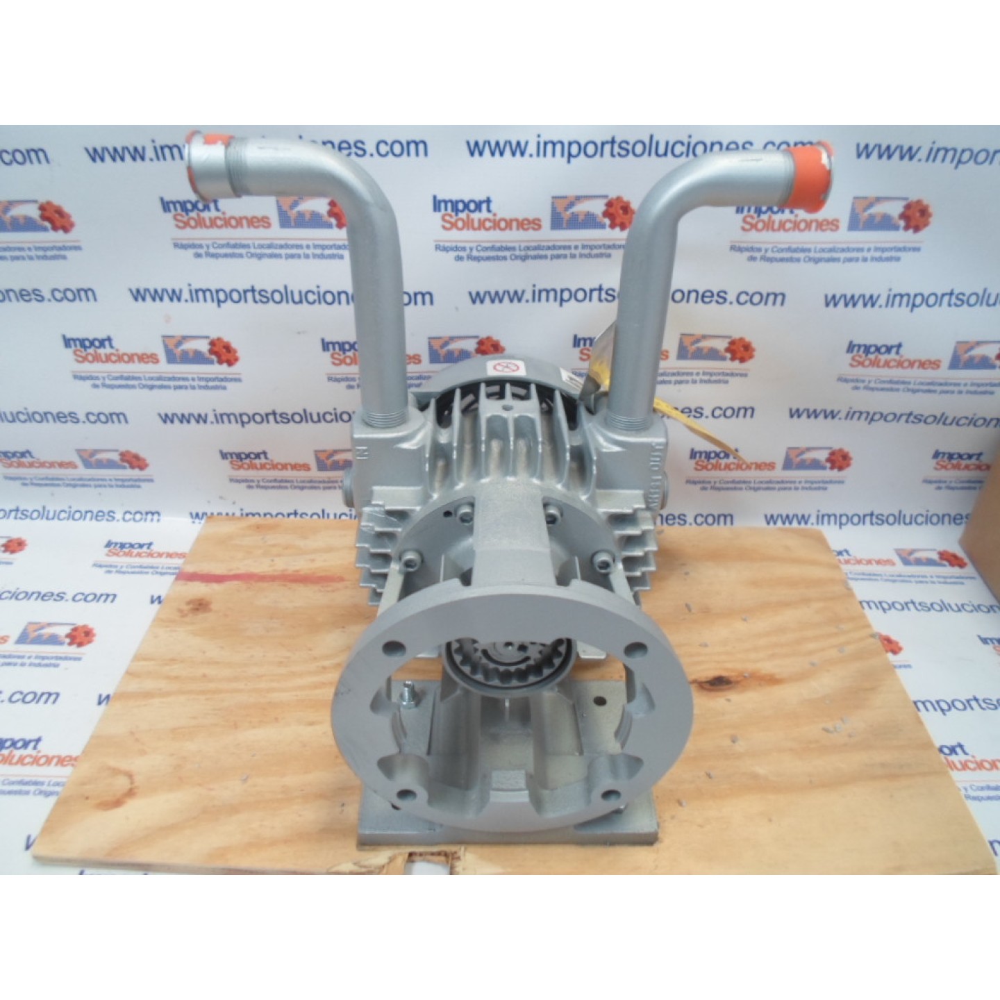 BOMBA DE VACIO DE PALETAS GAST MODELO 2067-V103
